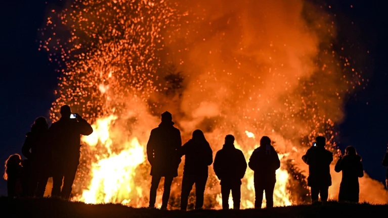 Funkenfeuer Feuer Fasching — © Bild Felix Kästle /dpa