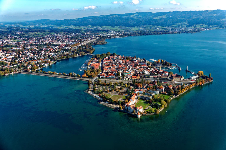 Lindau — © Von Holger Uwe Schmitt - Eigenes Werk, CC BY-SA 4.0, https://commons.wikimedia.org/w/index.php?curid=97657310