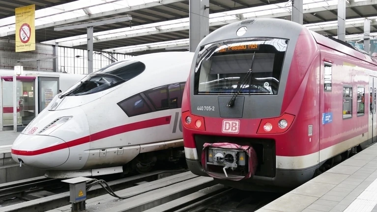 ICE S-Bahn Bahn Streik GDL Lokführer Gleis — © Bild: Jürgen auf Pixabay