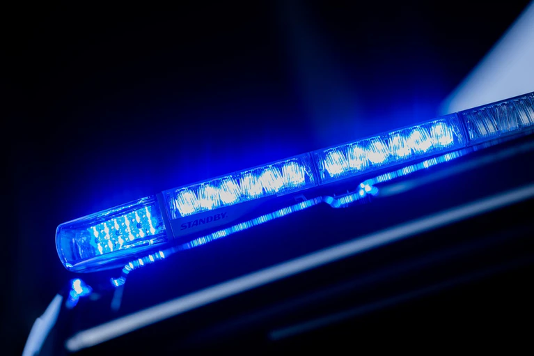 Der 59-Jährige starb noch an der Unfallstelle. (Symbolbild) — © Rolf Vennenbernd/dpa