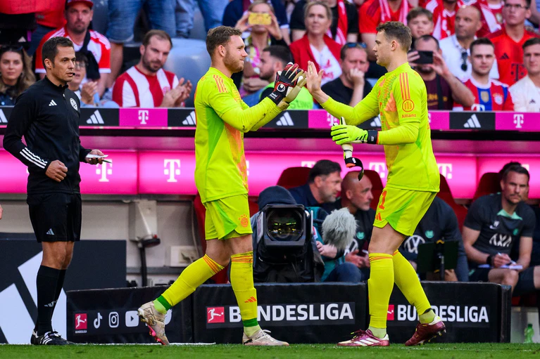 Stabwechsel im Bayern-Tor: Neuer-Ersatz Peretz muss bis Jahresende ran — © Tom Weller/dpa