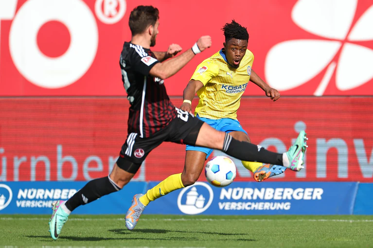 Von Eintracht Braunschweig zu 1860 München: Abwehrspieler Anderson Lucoqui (r). — © Daniel Karmann/dpa