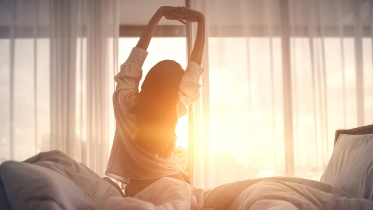 Aufstehen Morgenroutine Morgen morgens Bett — © oatawa / iStock