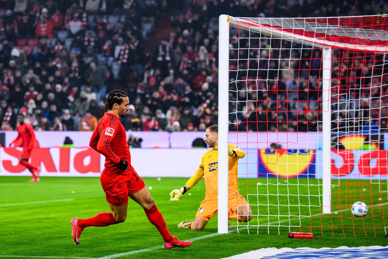 Leroy Sané bei seinem Treffer zum 4:0. — © Tom Weller/dpa