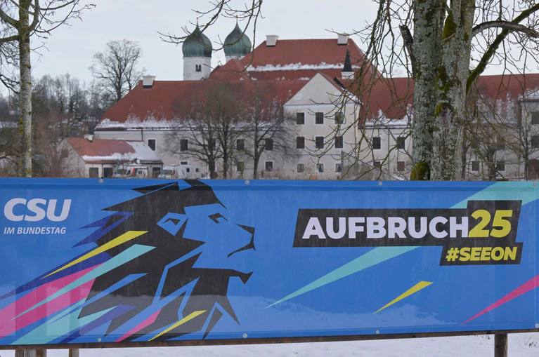 Die CSU startet mit ihrer traditionellen Klausur in Oberbayern in diesem Jahr in den kurzen Wahlkampf für die Bundestagswahl am 23. Februar.  — © Peter Kneffel/dpa