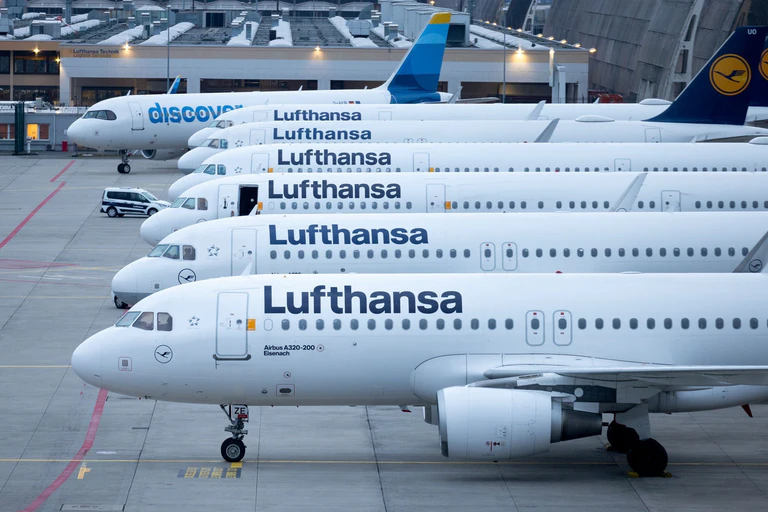 Stehen am Freitag wieder zahlreiche Lufthansa-Jets still? — © Lando Hass/dpa