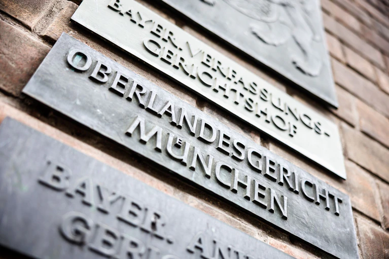 Der Senat des Oberlandesgerichts nahm sich 86 Tage Zeit für den Prozess. (Symbolbild) — © Matthias Balk/dpa