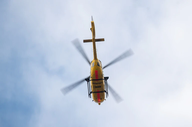 Mit einem Hubschrauber wurde der Mann in ein Krankenhaus gebracht. (Symbolbild) — © Sebastian Gollnow/dpa