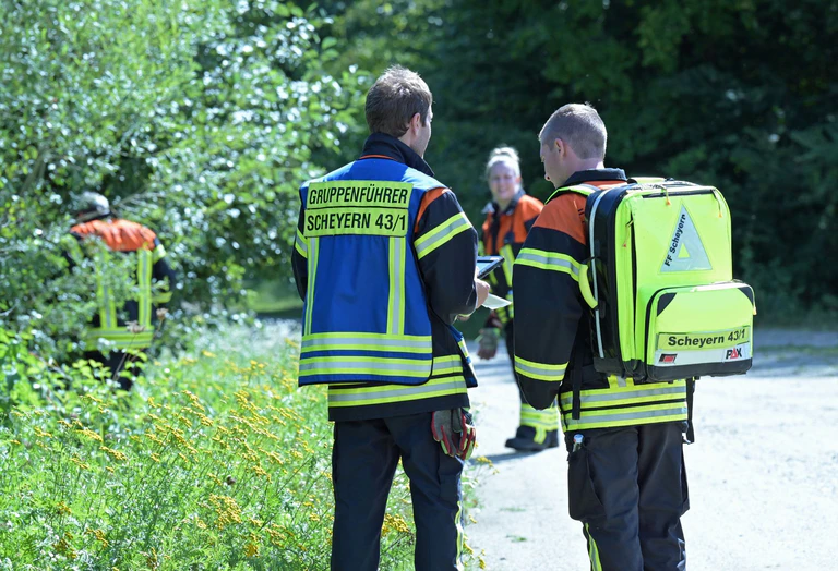 Rettungskräfte suchen nach einem vermissten 83-jährigen Mann. — © Malin Wunderlich/dpa