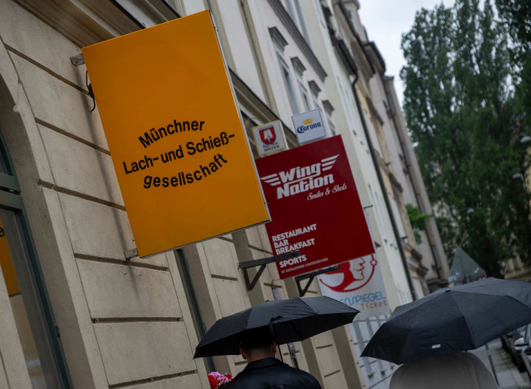 Die Lach- und Schießgesellschaft wird aus Schwabing umziehen. (Archivbild) — © Stefan Puchner/dpa