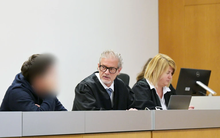 Dem Angeklagten wird vorgeworfen, mehreren Patientinnen ohne Notwendigkeit Medikamente verabreicht zu haben. — © Malin Wunderlich/dpa
