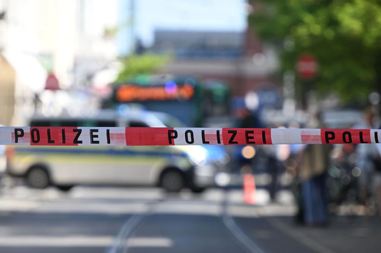 Bei einem muslimfeindlichen Messerangriff in München waren im Juli zwei Männer verletzt worden. (Archivbild) — © Felix Hörhager/dpa