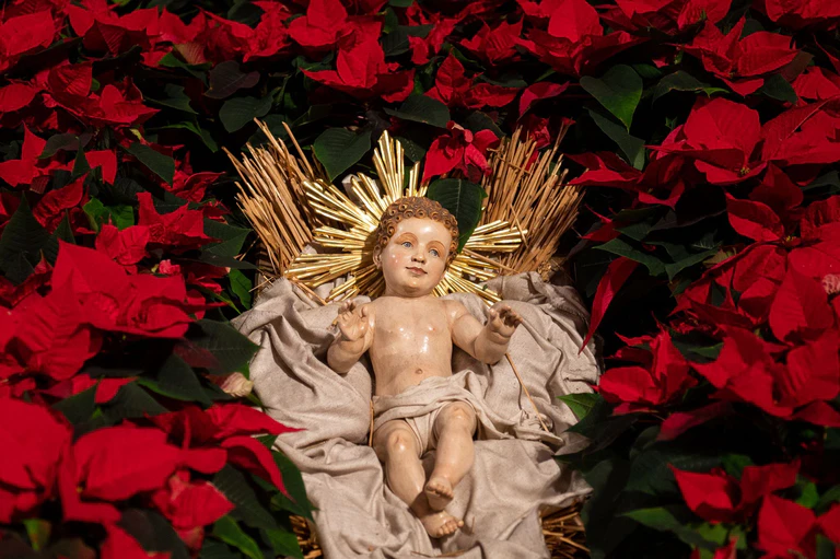 An Weihnachten besuchen viele Menschen Gottesdienste, die sonst selten oder gar nicht in die Kirche gehen. (Symbolbild) — © Lennart Preiss/dpa