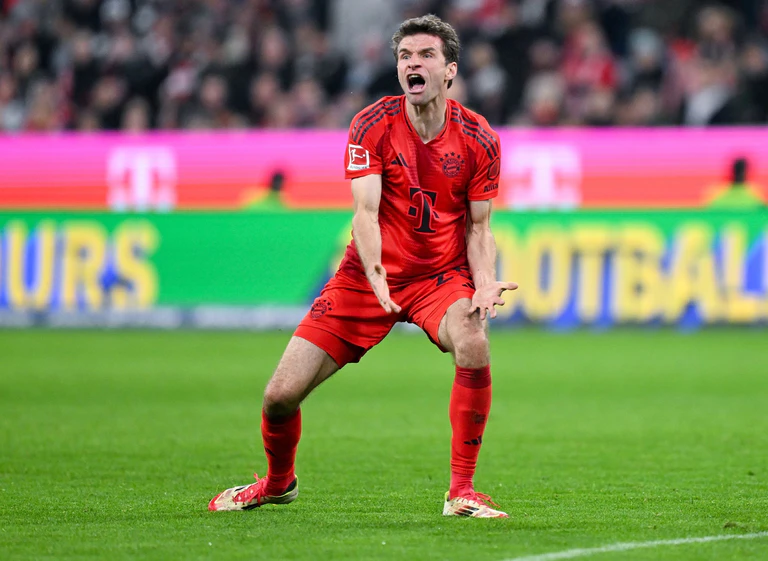 Nach seinem vieldiskutierten Sekunden-Einsatz gegen Celtic Glasgow stand Thomas Müller gegen Frankfurt in Bayerns Startelf. — © Sven Hoppe/dpa