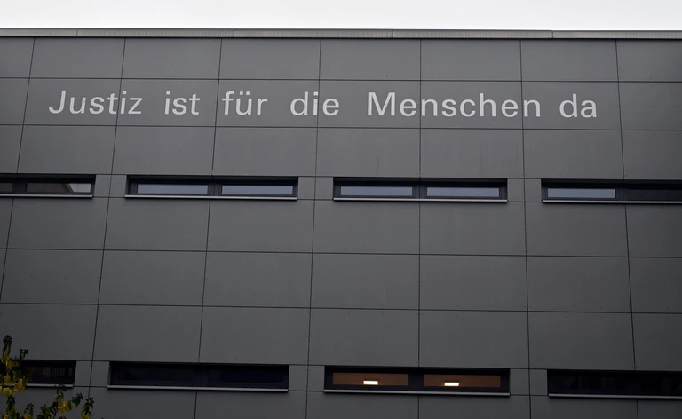 Nach nur anderthalb Stunden fiel das Urteil in dem Prozess. — © Uwe Lein/dpa