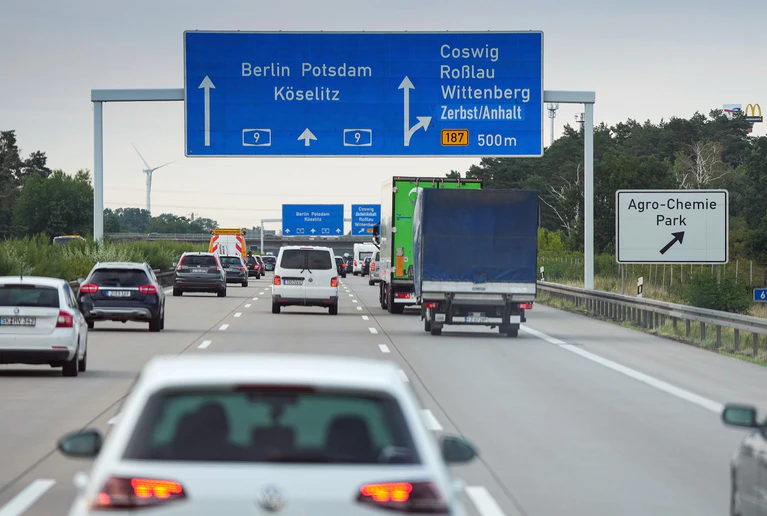 Zwischen Köselitz und Coswig kommt es zu Arbeiten an der Fahrbahn. (Archivbild) — © Soeren Stache/dpa