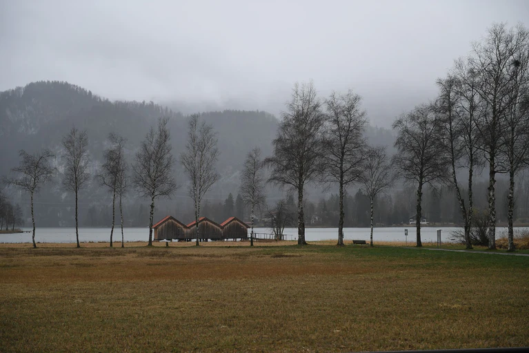Statt Sonne satt wird es in Bayern laut Vorhersage wechselhaftes Wetter geben. — © Felix Hörhager/dpa