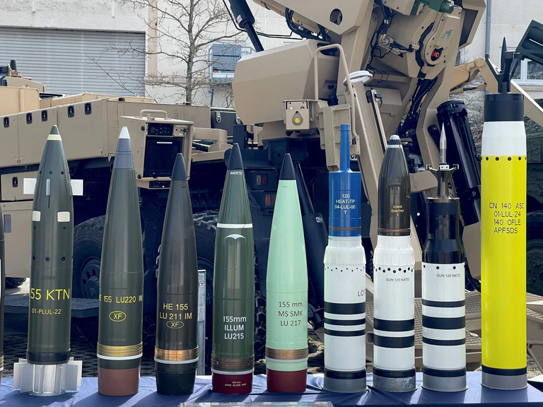 Panzer- und Artilleriegranaten des deutsch-französischen Rüstungskonzerns KNDS. Das Unternehmen plant für dieses Jahr den Börsengang.  — © Carsten Hoefer/dpa