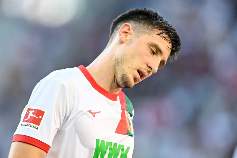 Dürfte im wichtigen Spiel in Heidenheim neu ins Team rutschen: Augsburg-Verteidiger Keven Schlotterbeck. (Archivfoto) — © Harry Langer/dpa