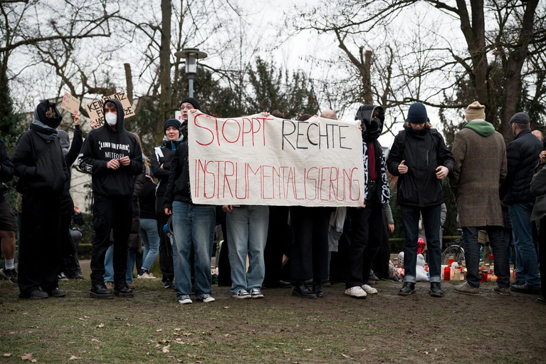 Demo gegen den Rechtsruck. — © Daniel Vogl/dpa