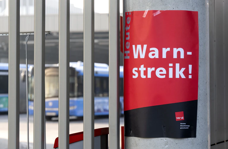 Für die Buslinien 935 bis 938 haben die Bamberger Stadtwerke einen Notfahrplan eingerichtet, der vom ZOB im Stundentakt starten soll. (Archivbild) — © Sven Hoppe/dpa
