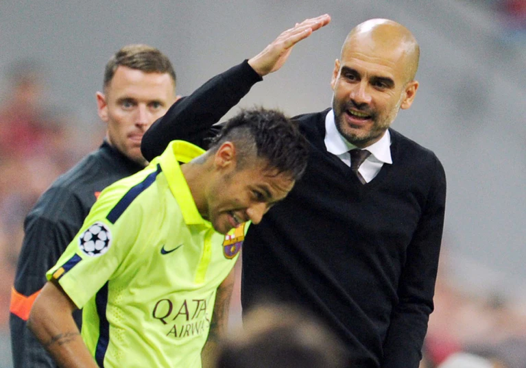 Pep Guardiola (rechts) hätte Neymar fast zum FC Bayern geholt — © picture alliance / dpa