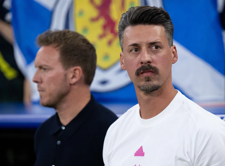 Sandro Wagner (r) wird Trainer in der Fußball-Bundesliga. — © Sven Hoppe/dpa
