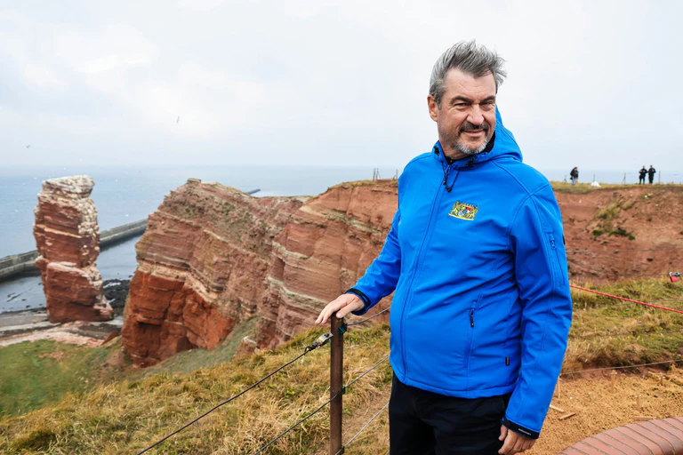 Markus Söders Reise nach Helgoland war nicht ganz billig. (Archivbild) — © Frank Molter/dpa