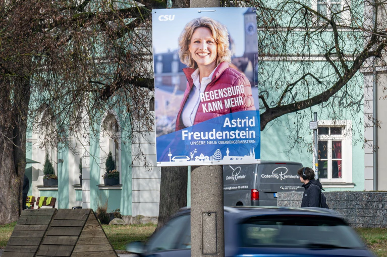 Astrid Freudenstein, CSU-Kandidatin für das Oberbürgermeisteramt in Regensburg, kam nach vorläufigem Ergebnis auf 37,4 Prozent der Stimmen. (Archivbild) — © Armin Weigel/dpa