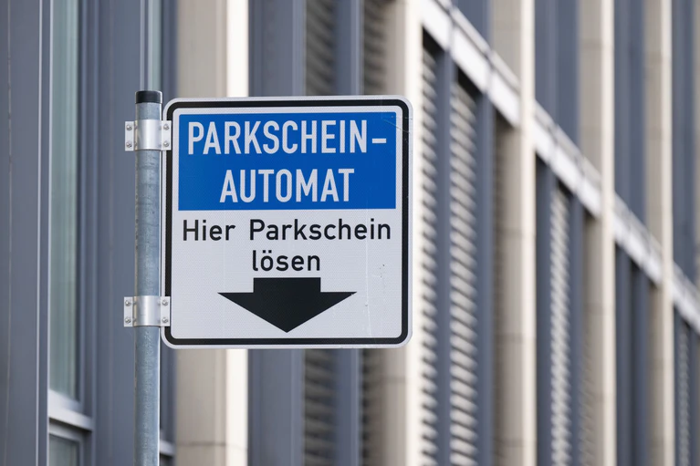 Nach dem wohl millionenschweren Diebstahl von Münzgeld aus Parkautomaten hat die Staatsanwaltschaft Kempten ein Ehepaar angeklagt. (Symbolbild) — © Sebastian Kahnert/dpa