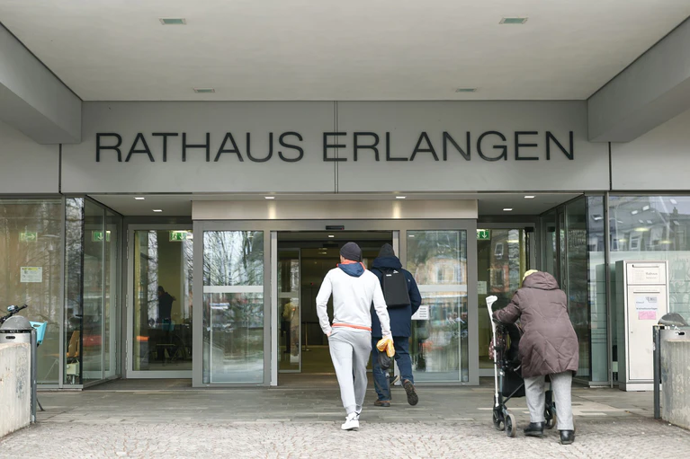 Oberbürgermeister Janik will nun auf alle demokratischen Kräfte im Stadtrat zugehen. — © Daniel Löb/dpa