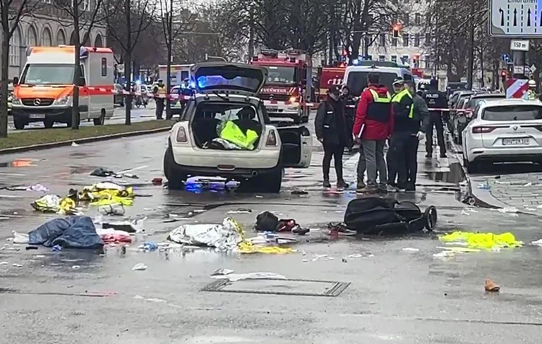 Mindestens 28 Menschen wurden verletzt. — © Christoph Trost/dpa