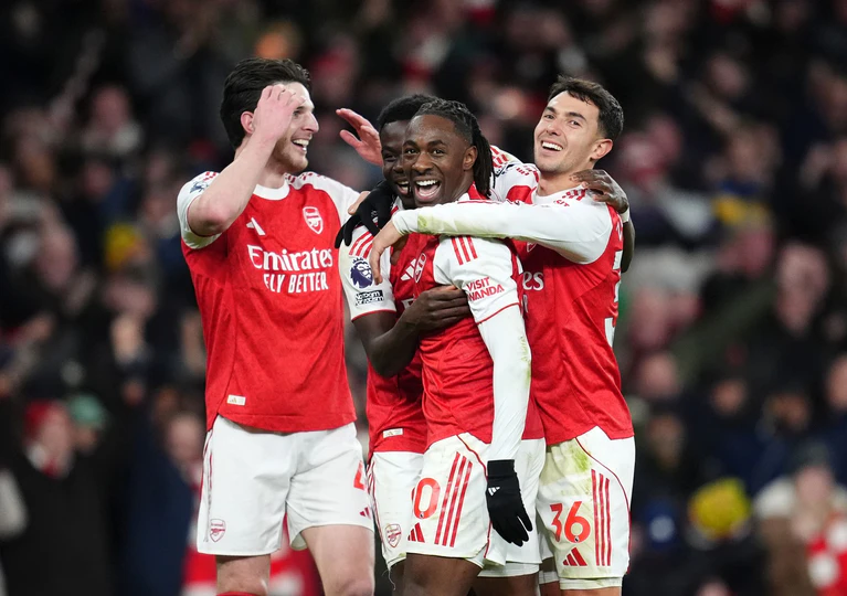 Mann des Spiels: Arsenals Eberechi Eze erzielte im Nord-London-Derby drei Tore. — © Adam Davy/PA Wire/dpa