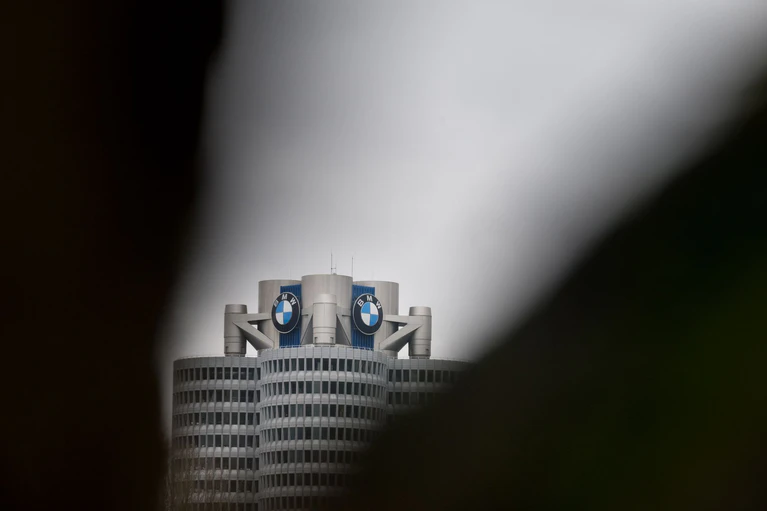 BMW steht derzeit vor großen Herausforderungen - wie die ganze deutsche Autobranche. — © Tobias Hase/dpa