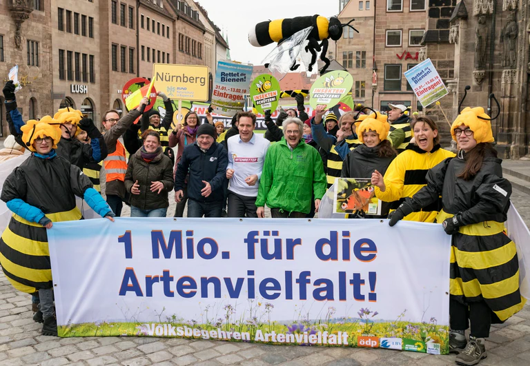 Das erfolgreiche Volksbegehren «Rettet die Bienen» war zweifelsohne einer der größten Erfolge im politischen Leben von Richard Mergner. (Archivbild)  — © Toni Mader/Volksbegehren Artenvielfalt/dpa