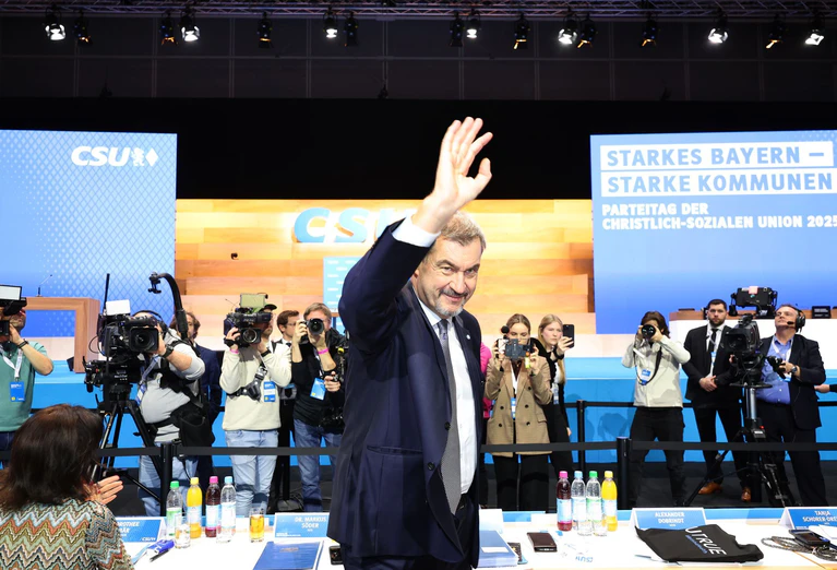 Markus Söder sieht die CSU voll auf Kurs. — © Karl-Josef Hildenbrand/dpa