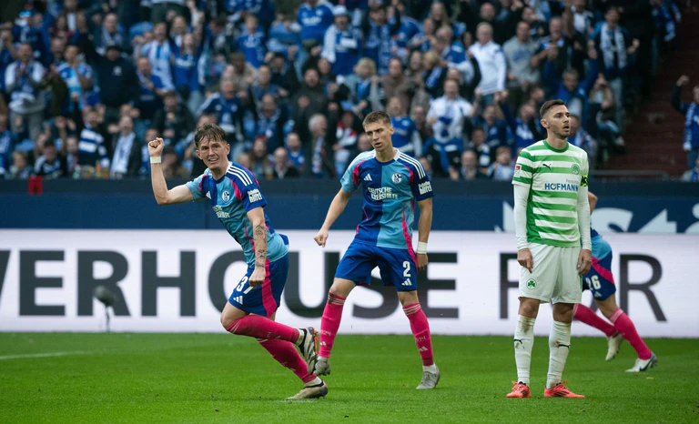 Da konnte Max Grüger noch jubeln. — © Fabian Strauch/dpa