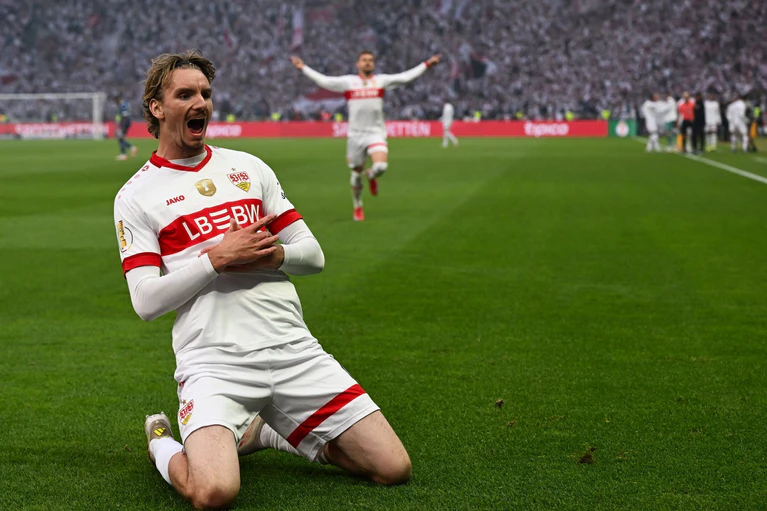 Geht er oder bleibt er? Ein möglicher Wechsel von Nick Woltemade vom VfB Stuttgart zum FC Bayern bietet reichlich Gesprächsstoff. — © Federico Gambarini/dpa