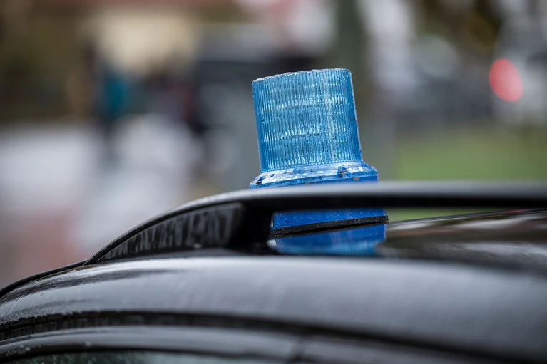 Ein Bewohner des Hauses rief die Polizei. (Symbolbild) — © Daniel Vogl/dpa