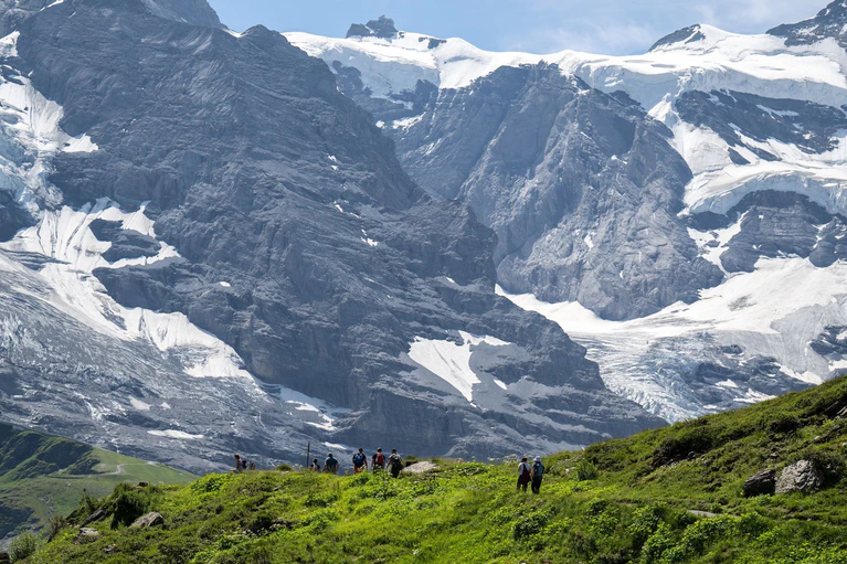 Der Bergsommer 2025 war geprägt von großer Hitze und hoch gelegenen Null-Grad-Grenzen. (Symbolbild) — © Peter Schneider/KEYSTONE/dpa