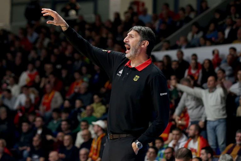 Alex Mumbru ist mit seinem Team auf Erfolgskurs. — © Stickel Matthias/dpa