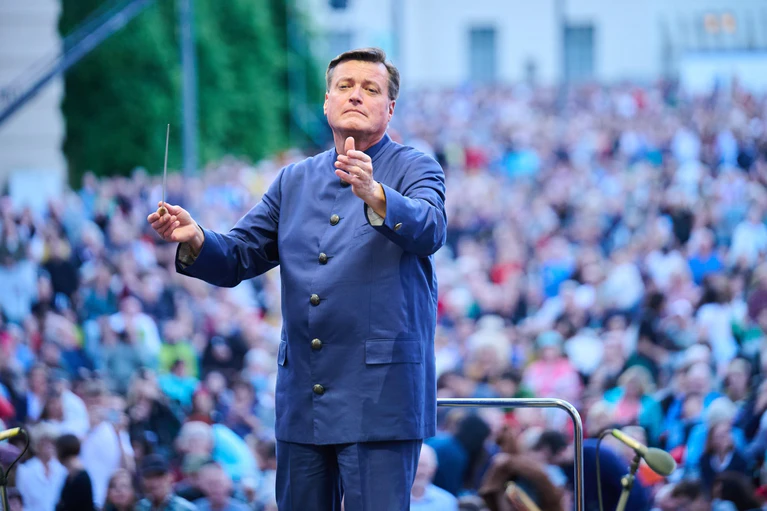 Ihn möchten die Mäzene 2026 auf dem Hügel sehen: Christian Thielemann — © Annette Riedl/dpa