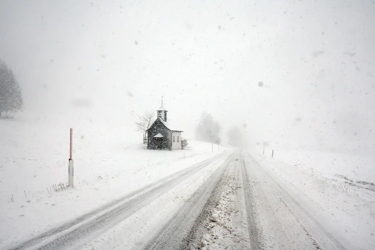 In Bayern fielen zum Teil mehrere Zentimeter Schnee. — © Karl-Josef Hildenbrand/dpa