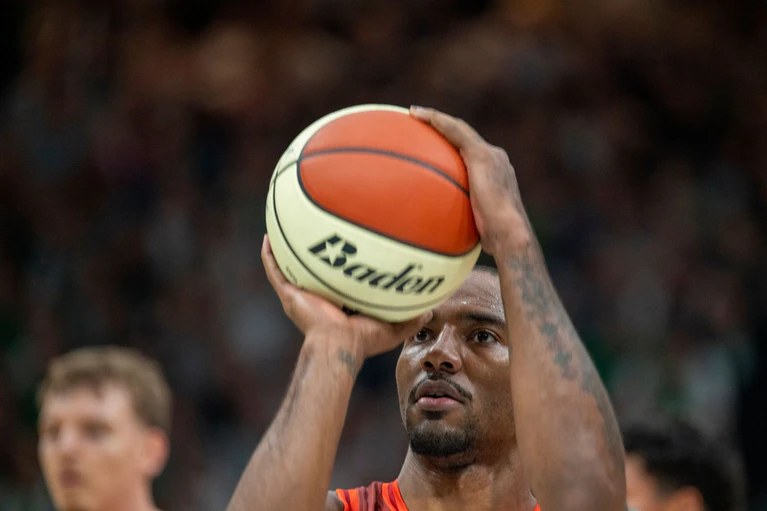 Isiaha Mike war im Spiel gegen Bonn Top-Scorer der Bayern.  — © Harald Tittel/dpa
