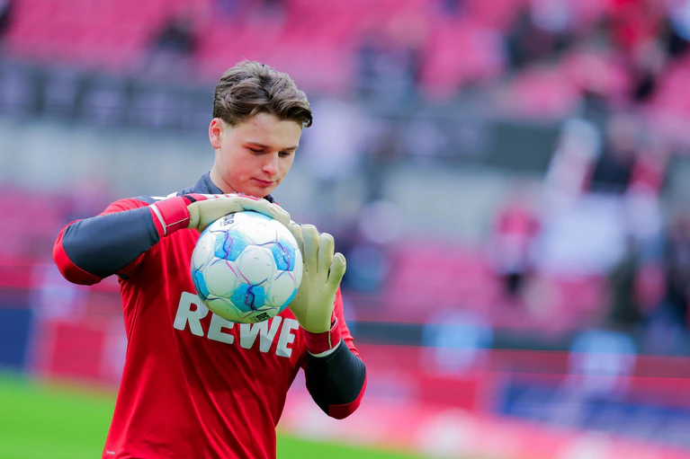 Jonas Urbig wechselt zum FC Bayern. — © Rolf Vennenbernd/dpa