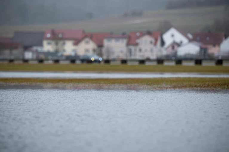 In Oberfranken wird es für manche Häuser kritisch. — © Daniel Vogl/dpa