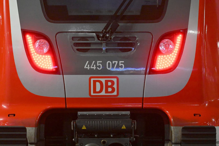 Die Bahn saniert ihre Trasse zwischen Regensburg und Weiden. (Symbolbild) — © Felix Hörhager/dpa
