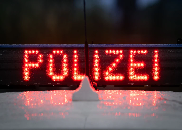 Die Polizei konnte die Gruppe mit den Spielzeugwaffen vorerst nicht ausfinding machen. (Symbolbild) — © Soeren Stache/dpa