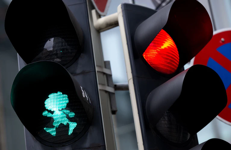 In München gibt es drei Ampeln mit dem Pumuckl.  — © Sven Hoppe/dpa