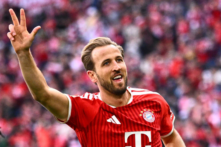 Drei Tore am letzten Spieltag: Bayern-Stürmer Harry Kane beendet auch seine dritte Bundesliga-Saison als Torschützenkönig. — © Tom Weller/dpa